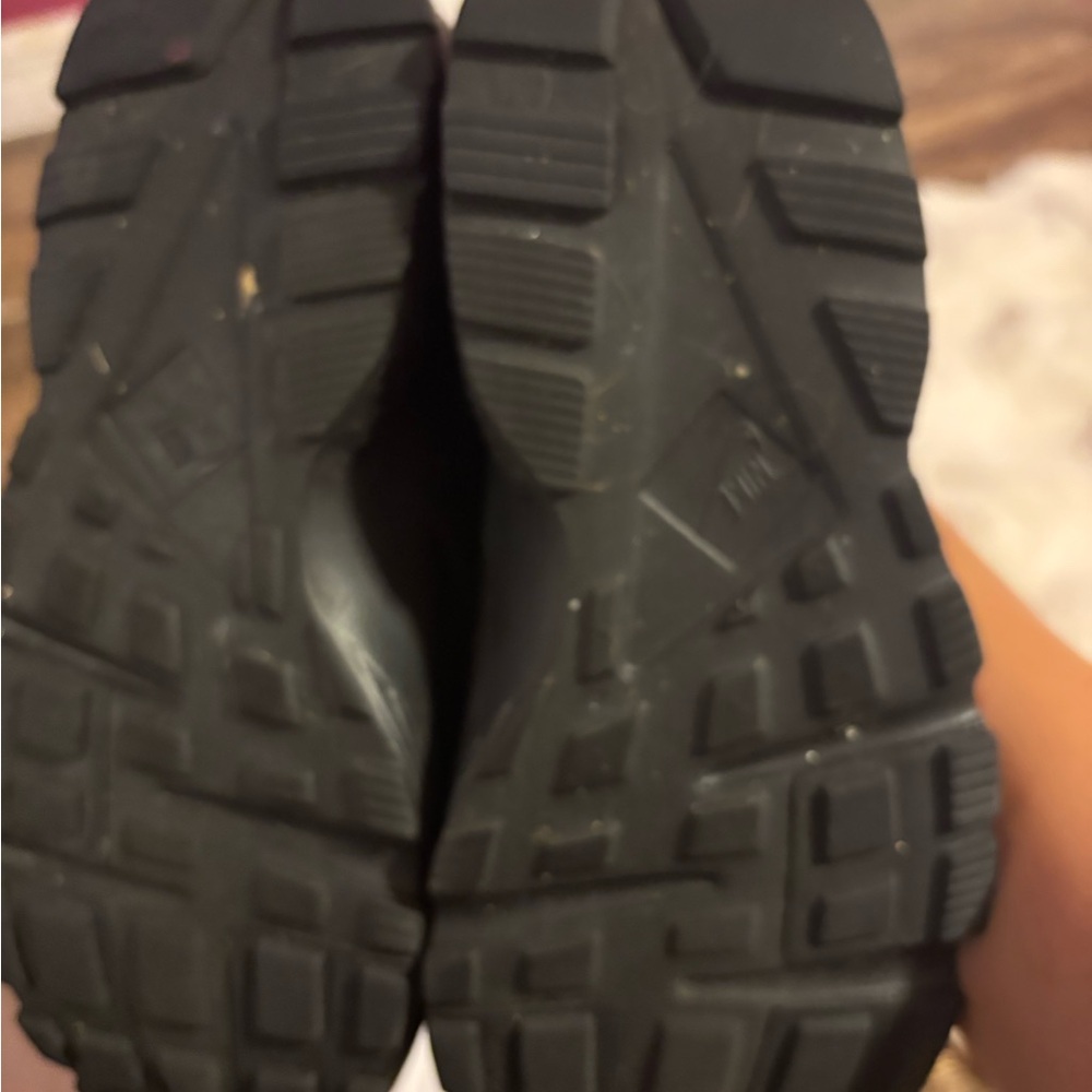 Nike Black Huarache Run Sneakers - Picture 4 of 4